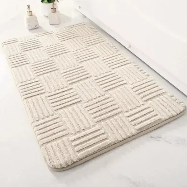 Alfombra baño crema con diseño geométrico en baño moderno.
