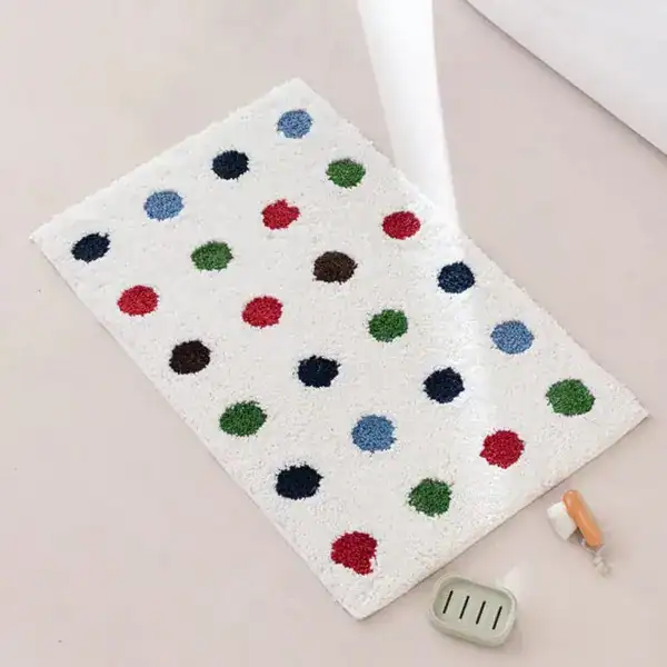 Alfombra baño lunares multicolores, diseño divertido para cuarto de baño.
