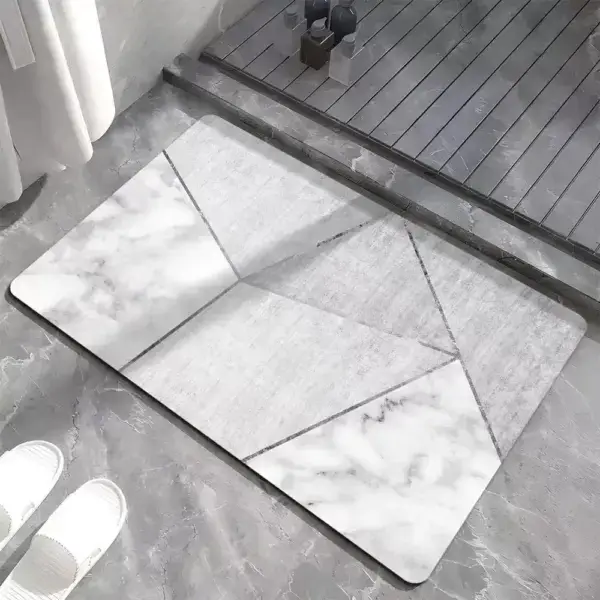 Alfombra baño gris y blanco con diseño geométrico y mármol.