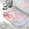 Alfombra baño diatomita diseño marfil y rosa con bordes redondeados.