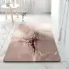 Alfombra de baño gris oscuro efecto mármol