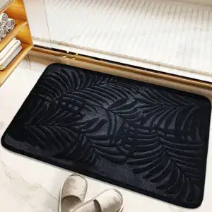 Tapete de baño negro con hojas
